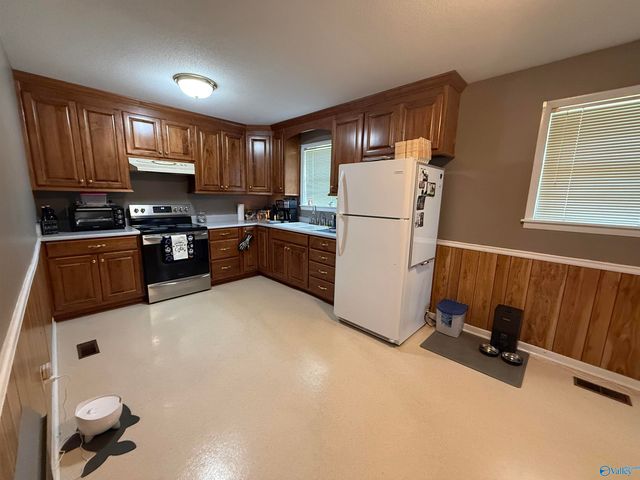 106 Sanders Road, Hartselle, AL 35640