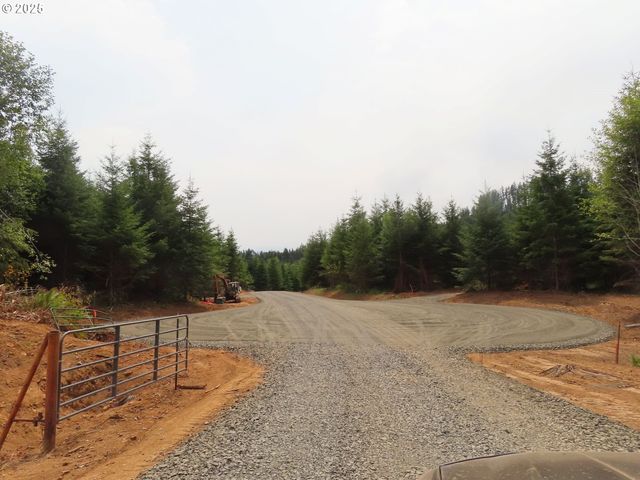 Mill Creek Ln B, Longview, WA 98632