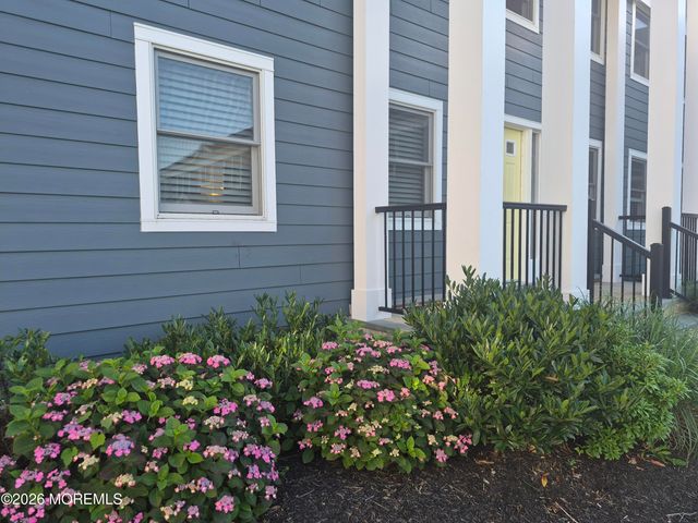 306 Deal Lake Drive 40, Asbury Park, NJ 07712