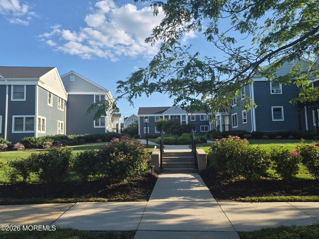306 Deal Lake Drive 40, Asbury Park, NJ 07712