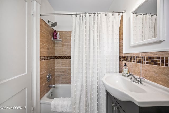 306 Deal Lake Drive 40, Asbury Park, NJ 07712