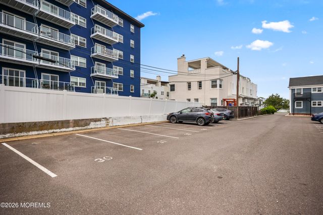 306 Deal Lake Drive 40, Asbury Park, NJ 07712