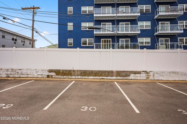 306 Deal Lake Drive 40, Asbury Park, NJ 07712