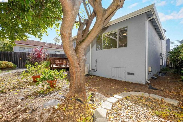 1620 East Ave, Hayward, CA 94541