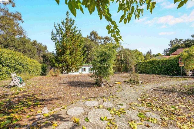 1620 East Ave, Hayward, CA 94541