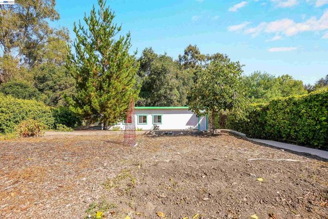 1620 East Ave, Hayward, CA 94541