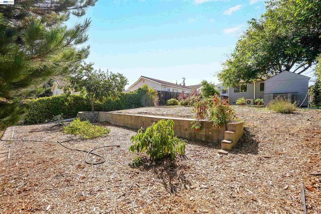 1620 East Ave, Hayward, CA 94541