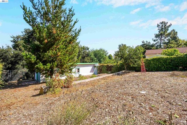1620 East Ave, Hayward, CA 94541