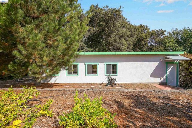1620 East Ave, Hayward, CA 94541