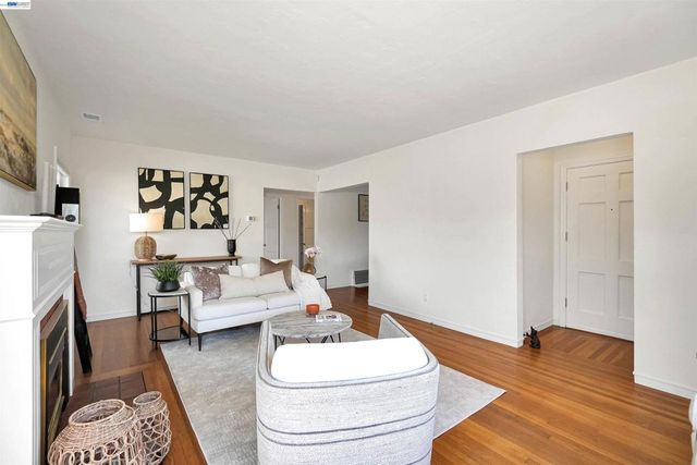 1620 East Ave, Hayward, CA 94541