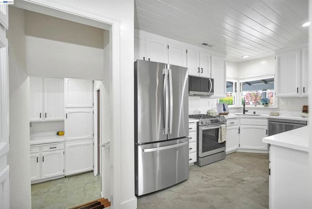 1620 East Ave, Hayward, CA 94541