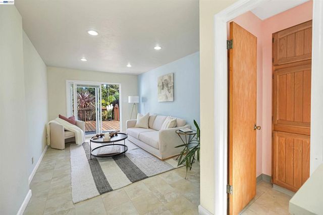 1620 East Ave, Hayward, CA 94541