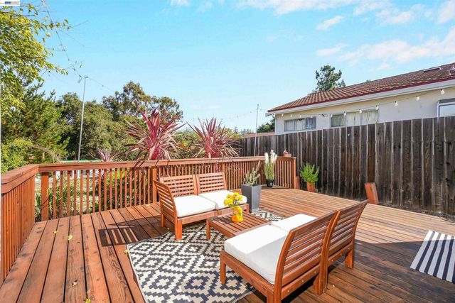 1620 East Ave, Hayward, CA 94541