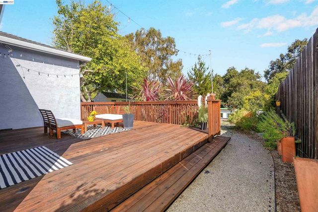 1620 East Ave, Hayward, CA 94541