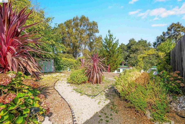 1620 East Ave, Hayward, CA 94541
