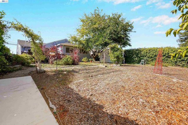 1620 East Ave, Hayward, CA 94541