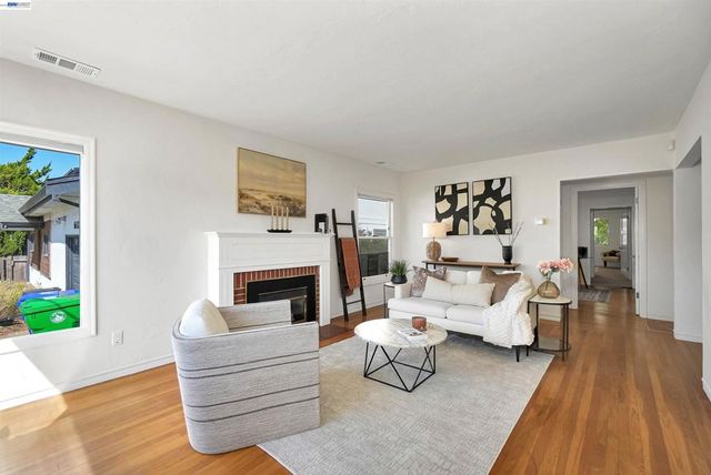 1620 East Ave, Hayward, CA 94541