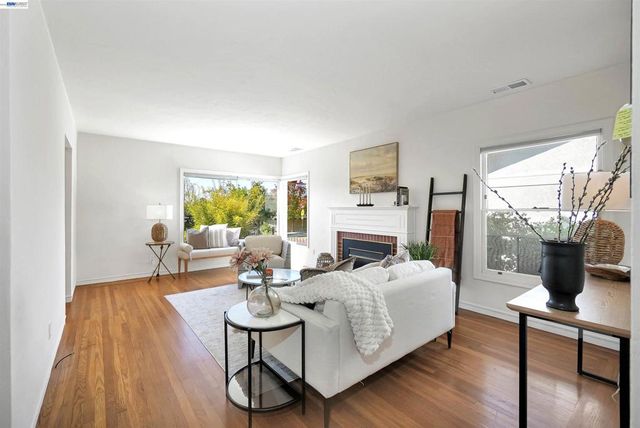 1620 East Ave, Hayward, CA 94541
