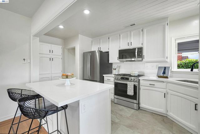 1620 East Ave, Hayward, CA 94541