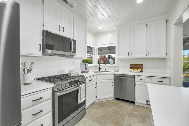 1620 East Ave, Hayward, CA 94541