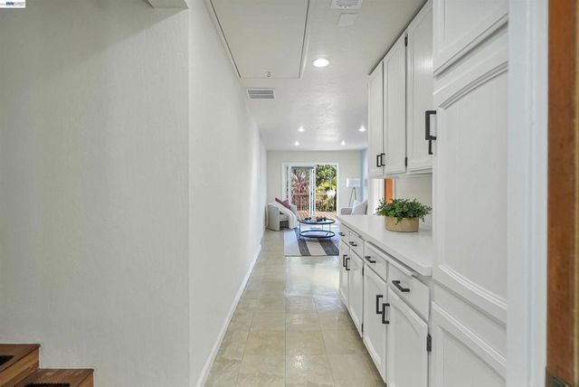 1620 East Ave, Hayward, CA 94541