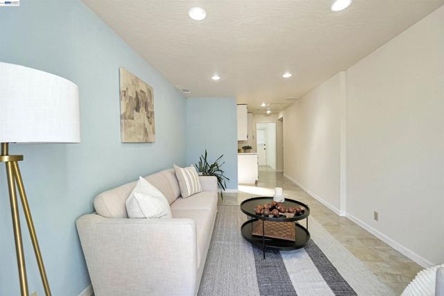 1620 East Ave, Hayward, CA 94541
