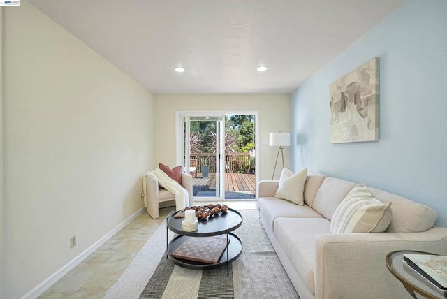 1620 East Ave, Hayward, CA 94541