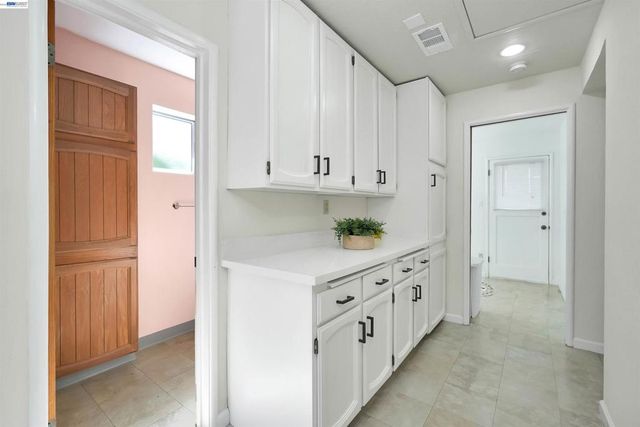 1620 East Ave, Hayward, CA 94541
