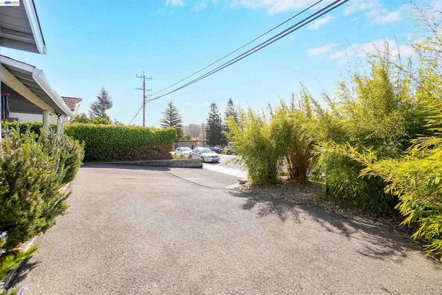 1620 East Ave, Hayward, CA 94541