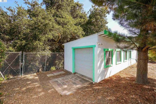 1620 East Ave, Hayward, CA 94541