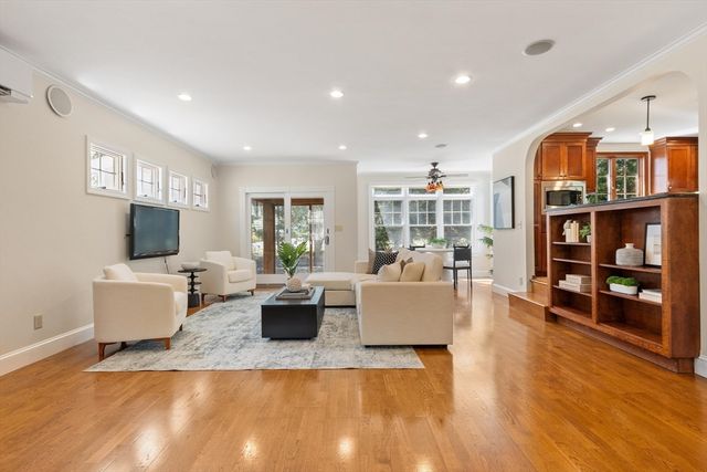 39 Greenwood St, Lexington, MA 02421