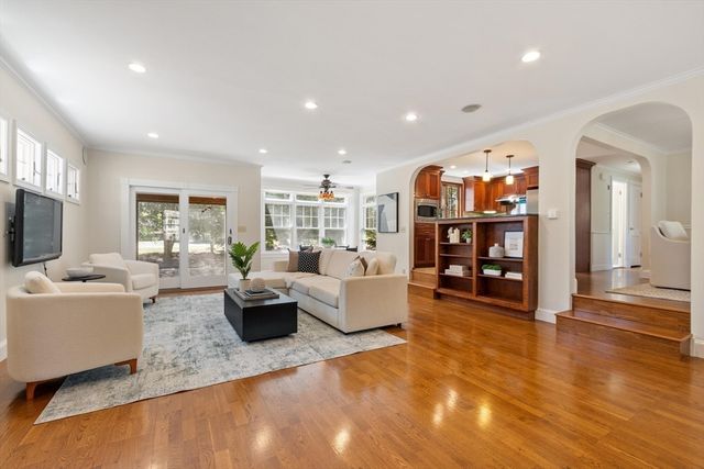 39 Greenwood St, Lexington, MA 02421