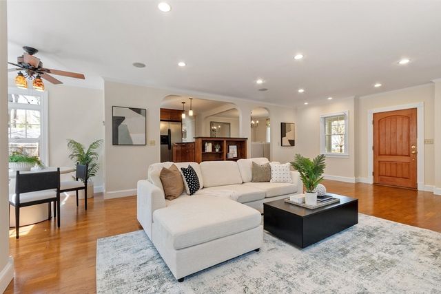 39 Greenwood St, Lexington, MA 02421