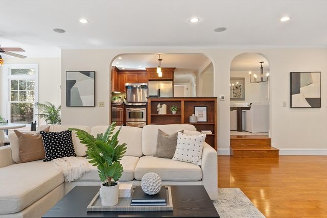 39 Greenwood St, Lexington, MA 02421