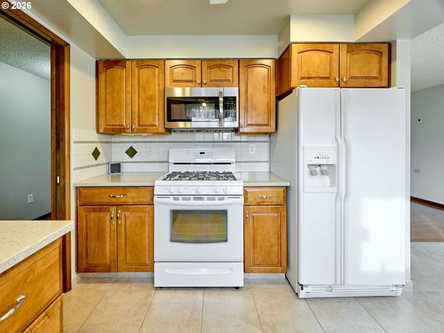 163 W CLACKAMAS Cir, Woodburn, OR 97071