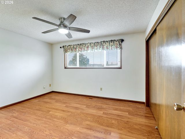 163 W CLACKAMAS Cir, Woodburn, OR 97071