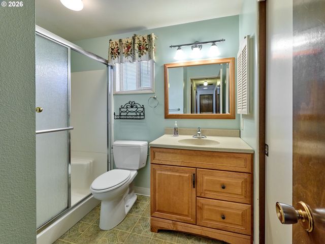 163 W CLACKAMAS Cir, Woodburn, OR 97071