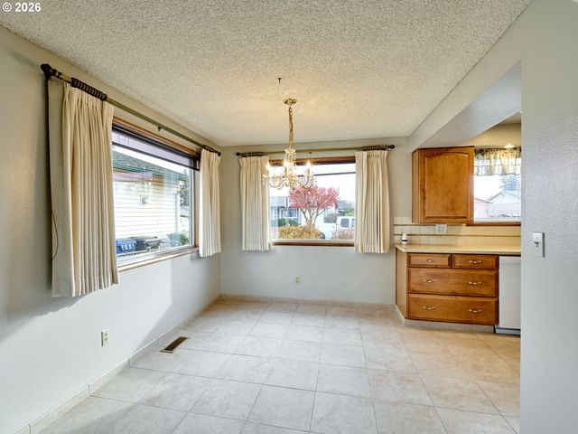 163 W CLACKAMAS Cir, Woodburn, OR 97071