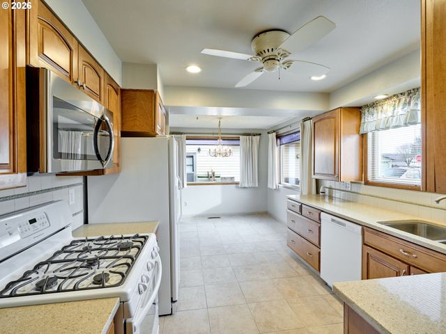 163 W CLACKAMAS Cir, Woodburn, OR 97071