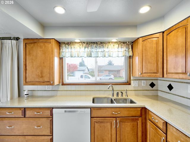 163 W CLACKAMAS Cir, Woodburn, OR 97071