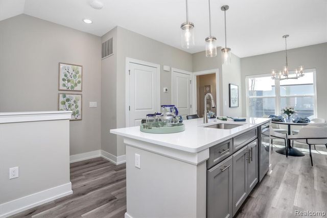 23606 Parkview Lane 22, Farmington, MI 48336