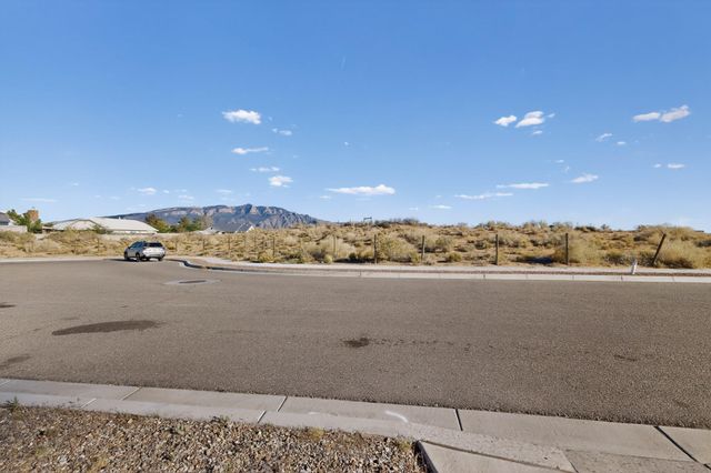 7417 Kodiak Road NE, Rio Rancho, NM 87144
