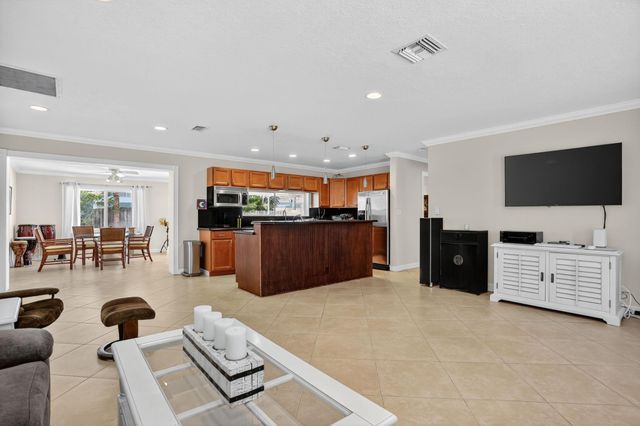 1007 SE 6th St, Deerfield Beach, FL 33441