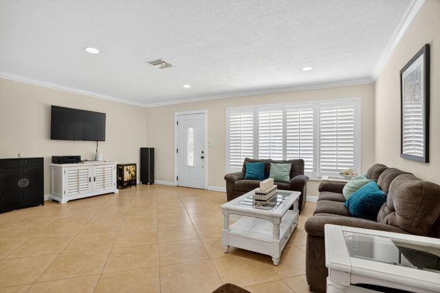 1007 SE 6th St, Deerfield Beach, FL 33441