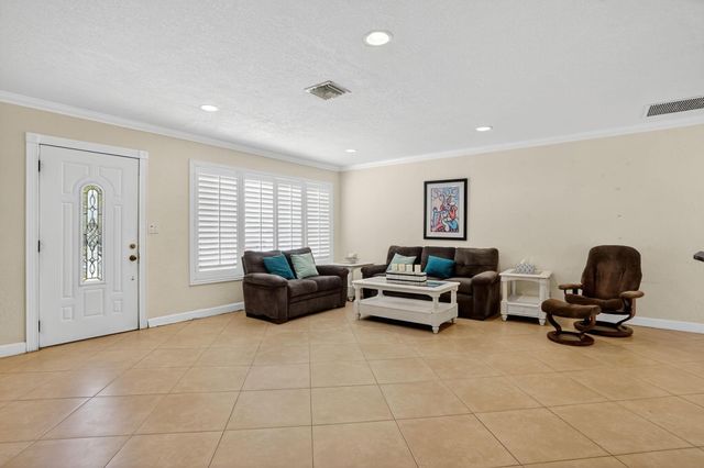 1007 SE 6th St, Deerfield Beach, FL 33441