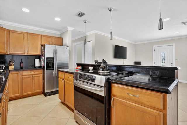 1007 SE 6th St, Deerfield Beach, FL 33441