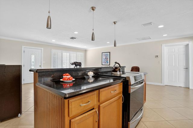1007 SE 6th St, Deerfield Beach, FL 33441