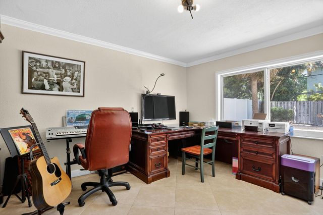 1007 SE 6th St, Deerfield Beach, FL 33441