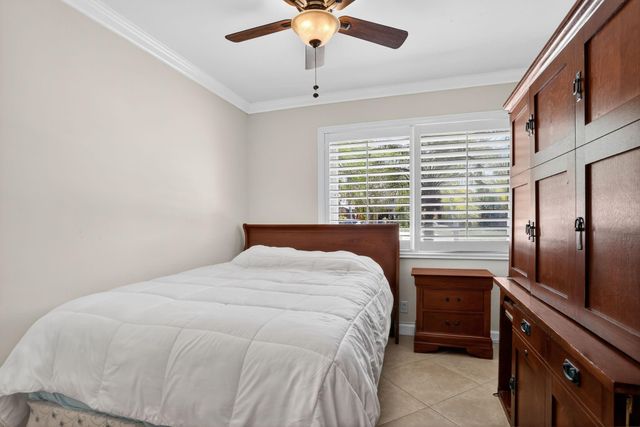 1007 SE 6th St, Deerfield Beach, FL 33441