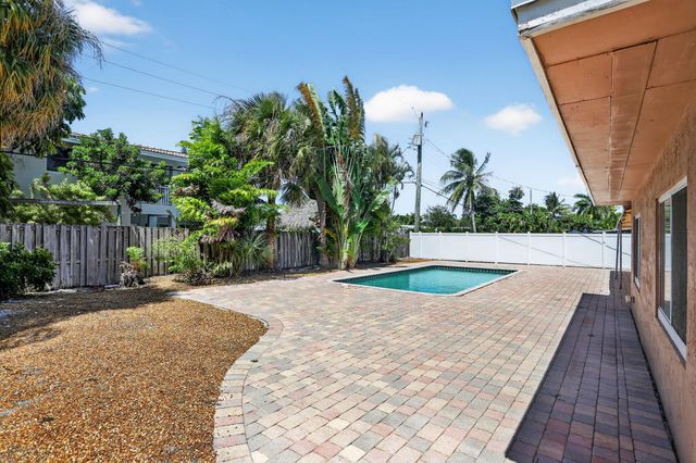 1007 SE 6th St, Deerfield Beach, FL 33441